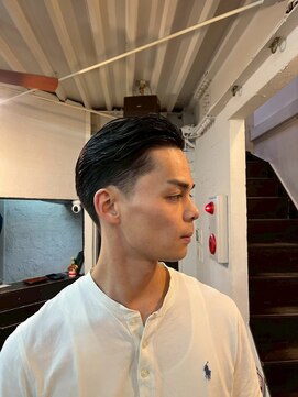 ビーバイエイトジェンツ(Bee by EIGHT GENTS) MEN’S HAIR/サーフカール/刈り上げセンターパート/心斎橋
