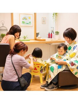 ポレポレハッピーヘアワーク POREPORE HAPPY HAIR WORKの写真/お子さま連れも安心。半個室でゆったり過ごせます。ご希望の方は、お電話にて空き状況をご確認ください。