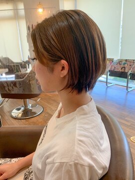 フロート 小阪店(float) 大人ショート_エアリーミディ 黒髪 ホワイトアッシュ