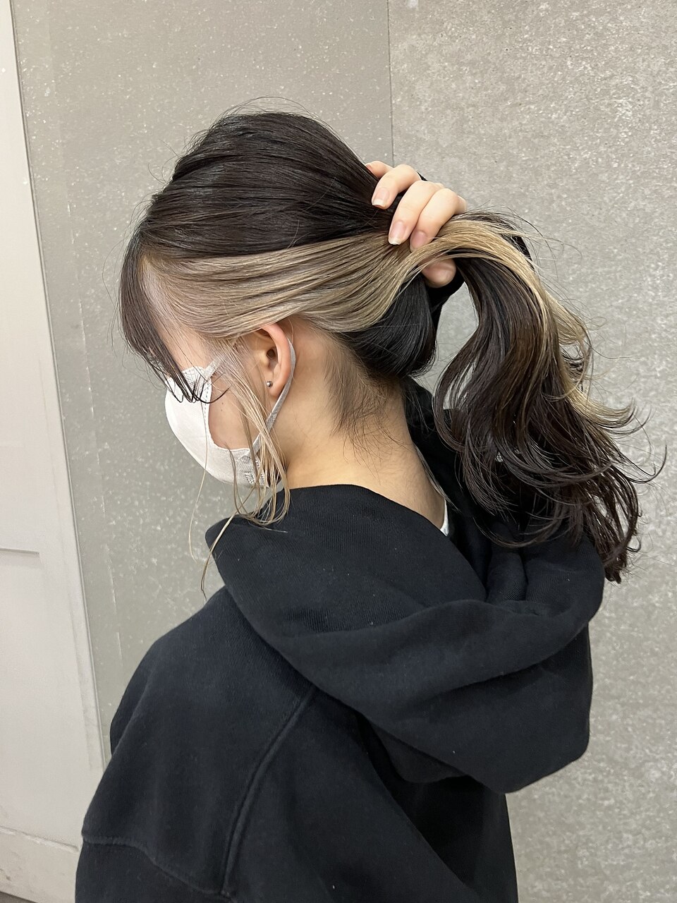 2024年春】イヤリングカラーの髪型・ヘアアレンジ｜人気順