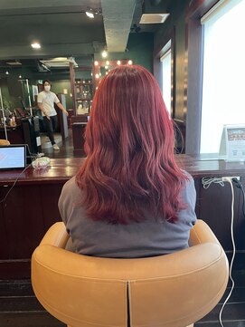 プレゼンスセタガヤ(PRESENCE SETAGAYA) ハイトーンカラー/レッド/ミディアムロング/赤髪/ケアブリーチ