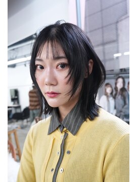 ピア ヤクイン(Pia Yakuin) レイヤーカット ハッシュカット 前髪あり ミディアム