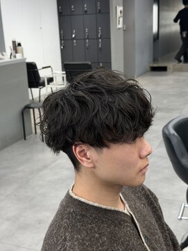 オーバルバイアピッシュ(OVARL by apish) シャドウパーマ毛流れパーマフェザーパーマメンズカット