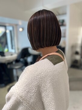 スペシウムバイアンバースデー(spacium by UNBIRTHDAY) 丸みボブ、白髪ぼかしカラー