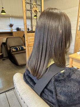 アン アミゥ(Un amiw.) ブリーチ無しカーキーカラー