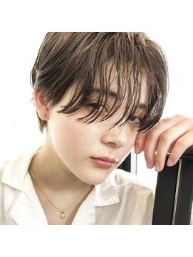 ホロ(hollo) ショート黒髪マッシュウルフパーマショートスパイラルパーマ