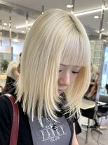 サンクプロジェクト(cinq PROJECT)&nbsp;ハイトーン切りっぱなしショートボブホワイトブロンドベージュ