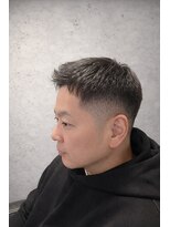 ワンワンオー バーバーショップ 長浜店(@110 BARBER SHOP)&nbsp;グレイヘア×ローフェードで創る、洗練された清潔感