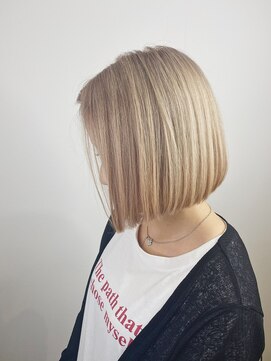 エン(eNN) 前下がりボブ/ブロンドヘアー/パッツとボブ