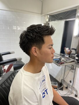 メリケンバーバーショップ フクオカ(MERICAN BARBERSHOP FUK) ノーフェードかき上げバング