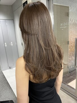 サイン 表参道(SIGN) レイヤーカットグレージュカラーデザインカラーシルキーベージュ