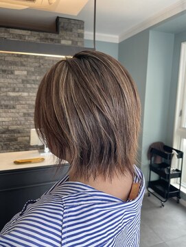 ディア(Dia) 明るめ白髪ぼかしハイライトカラー☆細めハイライト