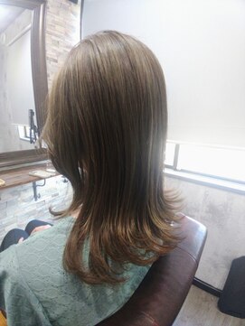 アトリエナガノ(atelier nagano) ニュアンスカラー/センターパート/ツヤ髪スタイル/ブルージュ