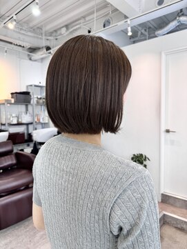 ロカ 表参道(loka) 切りっぱなしボブ/アッシュベージュ[表参道/ハイライト]Mai