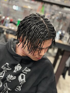 フォーコーナーズカットショップスリーセント 栄(FourCornersCutShop 3/cent) ツイストドレッド