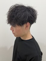 ヒュイル バイ ニアウ(Hwyl by Niau) メンズマッシュパーマニュアンスパーマシャドウパーマ刈り上げ