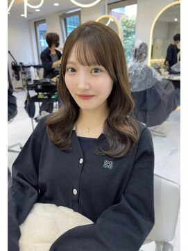 アイユー(ii+U) 前髪カット　オリーブグレージュ　ミディアムロング巻き方