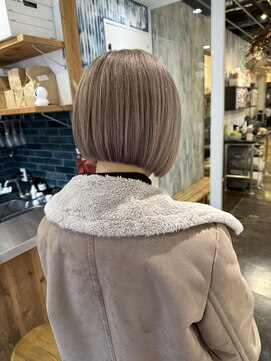 テイ(tei) ホワイトベージュ/ベージュカラー/ボブ/前下がりボブ/ブリーチ