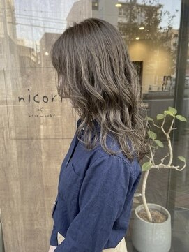 ニコリヘアワークス(nicori hair works) セミロング×フォギーベージュ×ウェーブ1