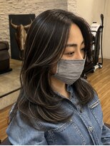 ノラキチジョウジ(NORA KICHIJOJI)&nbsp;地毛風ハイライト細めハイライトセンターパートレイヤーカット