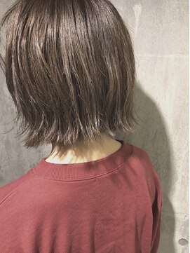 ホワイト 伊勢崎(WHITE) 外国人風×ハイライト×イルミナカラー×切りっぱなしボブ