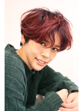 マグノリア(MAGNOLIA) ピラミンゴカラーで染めたショートヘア