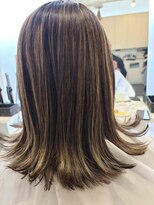 スタッフ イット ヘアー ハイライト×外ハネ♪