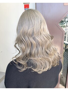 サロンドミルク 溝の口店(salon de MiLK) 10代20代30代/抜け感あるウェーブホワイトベージュ!