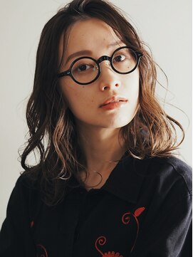 バッタ(Batta) スタイリング剤を揉み込むだけで再現しやすい冬パーマ