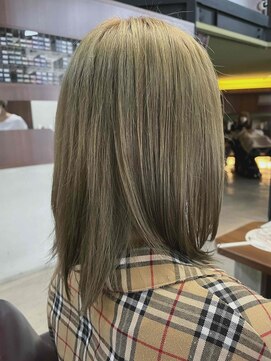 サロン クラッチ クリエイティブ コンセプト(salon CLUTCH creative concept) 柔らかベージュカラー