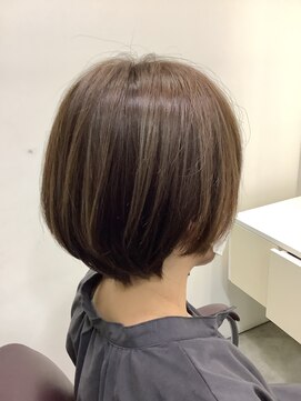 パシフィックダズールバトン(Pacific Dazzle baton) ナチュラルショートボブ