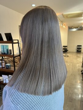 ディコ(Dico) Hona hair ☆ ホワイトシルバー×切りっぱなしボブ