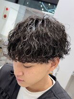 フィフス トウキョウ (fifth TOKYO)&nbsp;センターパートツイストスパイラルパーマメンズマッシュパーマ