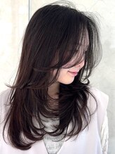 《*どんな服装にも合うレイヤーカット*》レイヤーの幅を変えることで、可愛い~クールな印象にも◎(小倉北)