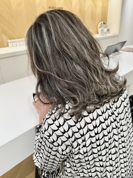 ステア ケース(stair case) 大人コントラストハイライトグレージュ白髪ぼかしレイヤーカット