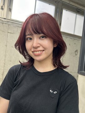 アルマモモ(Alma momo) ミディアムレイヤー×チェリーピンク