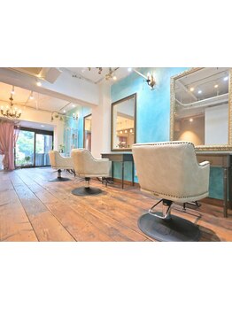 渋谷区幡ヶ谷で人気の髪質改善サロンの系列店♪お客様一人ひとりに合わせた髪質改善&ヘアケアをご提案。