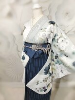 クリーム(Cream)&nbsp;Cream卒業袴レンタル・ブルーとホワイトのクール袴コーデ