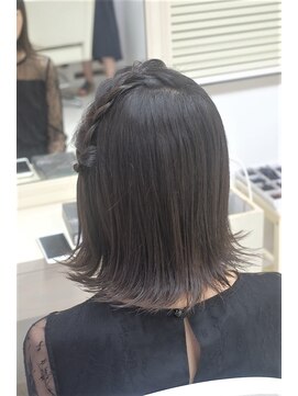 リサ 恵比寿(risa.) 片あみこみ×外ハネのダウンアレンジ