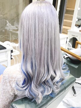 デイズ(days) ホワイトブロンド透明感カラー　インナーカラーブルーカラー水色