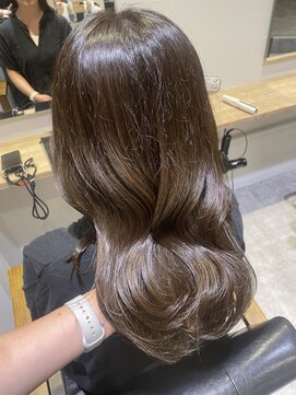 リタ(rita.) まつだて/ベージュ/ブリーチなし/艶髪/イルミナ