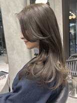 シティ(CITY) ツヤ髪グレージュ×ロングレイヤーカット 【CHICA】