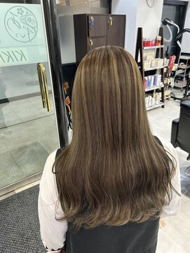 アイズ 本厚木(AIZU) 白髪ぼかしハイライト オリーブベージュ