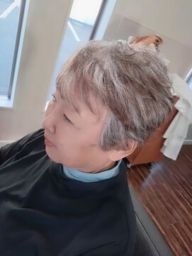 白髪ぼかしショート♪