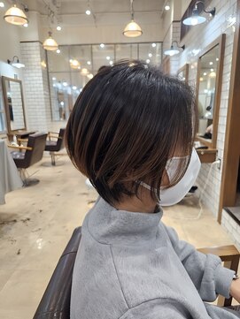 ショートボブ