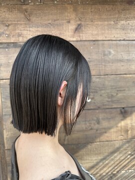 クオリム(Kualim) 切りっぱなしパッツンボブ