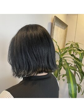 ザ ラボ アングゥ(The Labo ungu) 透明感いっぱいのブルーブラック