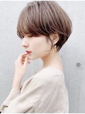 大人可愛い前髪長めのひし形耳掛けショートボブ30代40代50代