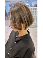 アッシュ 下北沢店(Ash)&nbsp;バッサリカット！グレージュハイライトの大人ショートボブ