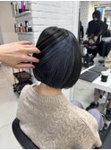 ぱつんとボブインナーカラーブルーブラック寒色ケアブリーチ